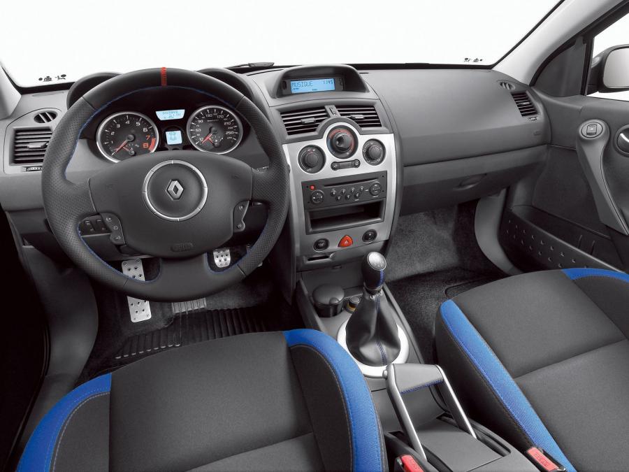  Renault Megane R.S. F1 Team 2006 года  (фото 12 из 14)